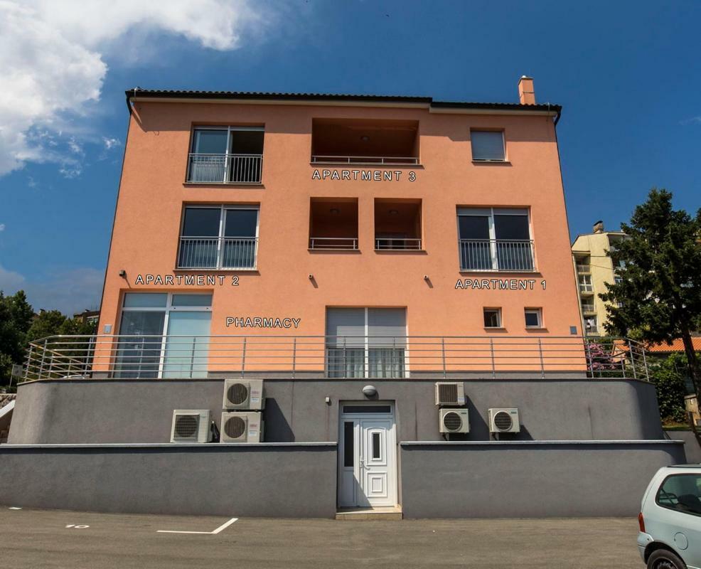 Apartments Sandra With Free Private Parking Rijeka Exterior photo